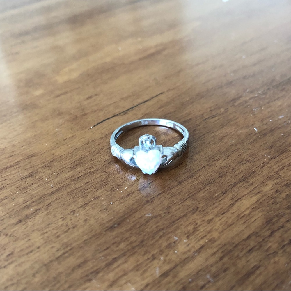 Diamond and Opal Claddagh ring, 5